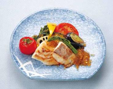 焼き野菜と白身魚の甘酢ジュレの写真
