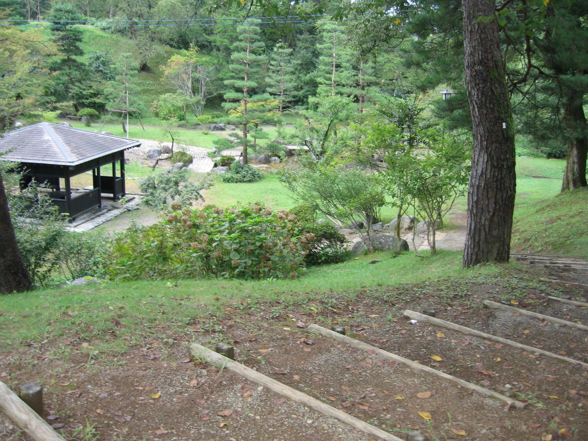 悠久山公園内の日本庭園の様子の写真